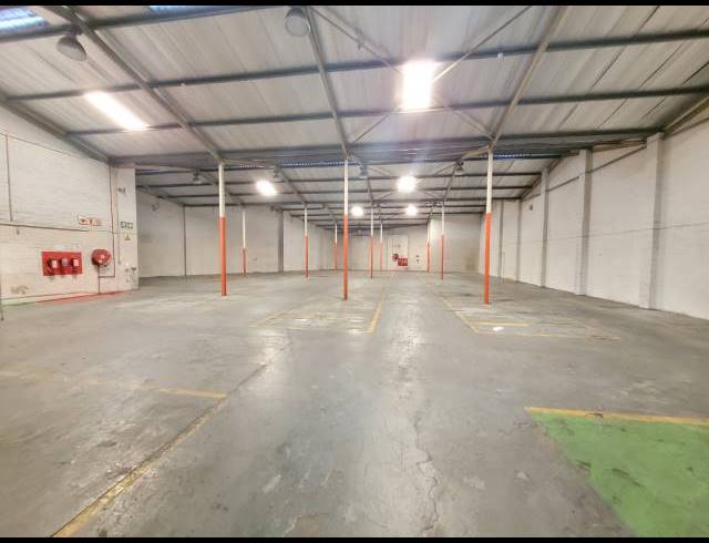 2,100M² WAREHOUSE FOR SALE IN STIKLAND INDUSTRIAL